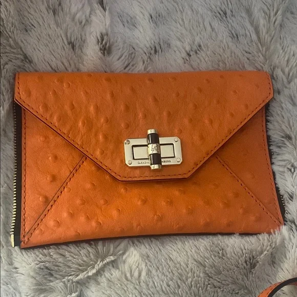 🧡 Adorable DVF Bag!! 🧡 Perfect for Spring!! 🧡 - Picture 14 of 16